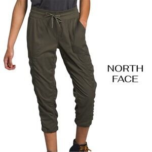 NORTH FACE Women’s Olive Jogger Pants | Medium | Lightweight